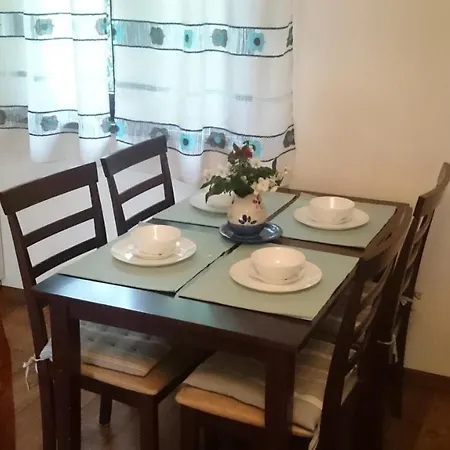 Domek Nad Samym Jeziorem Z Molo, Jezioro, Las ووكتا